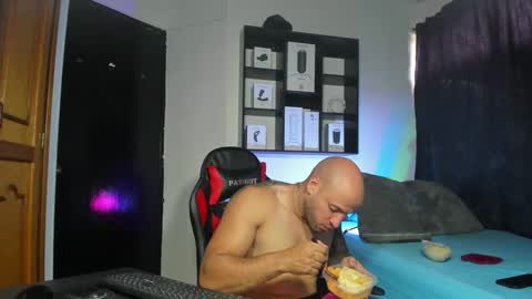 Snapshot of dereckgreen chatting on 17, 12, 2024 dereckgreen online show from 17, 12, 2024