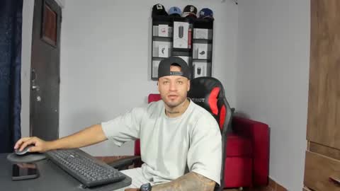 Snapshot of dereckgreen chatting on 7, 2, 2025 dereckgreen online show from 7, 2, 2025
