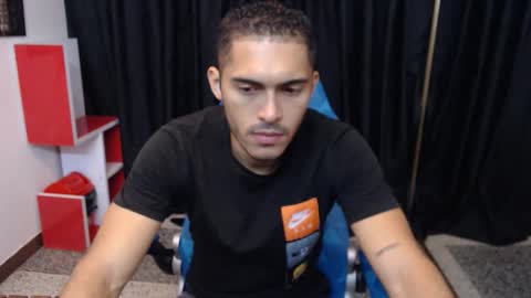 Snapshot of derek_storm_ chatting on 22, 11, 2025 D E R E K online show from 22, 11, 2025