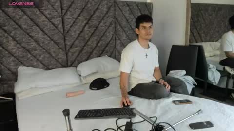 Snapshot of derek_voss chatting on 27, 5, 2026 derek_voss online show from 27, 5, 2026