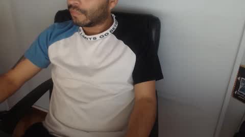 Snapshot of derrik_ chatting on 17, 11, 2025 online show from 17, 11, 2025