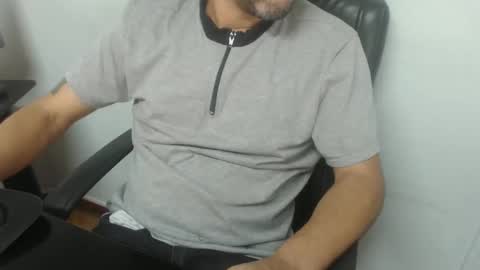 Snapshot of derrik_ chatting on 18, 12, 2025 online show from 18, 12, 2025