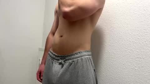 Snapshot of dertom_xxx chatting on 24, 11, 2025 Tom online show from 24, 11, 2025