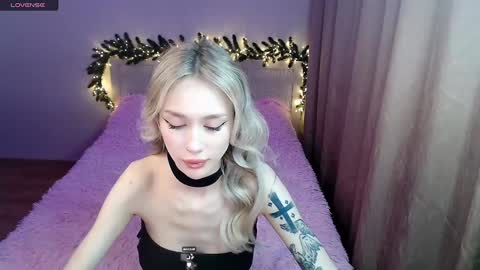 Snapshot of des_ch chatting on 12, 1, 2025 Ari online show from 12, 1, 2025