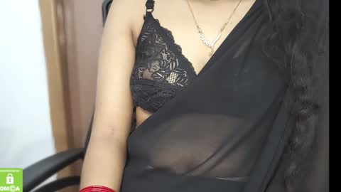 Snapshot of desicoupleshow chatting on 18, 1, 2025 Eva and Adam online show from 18, 1, 2025