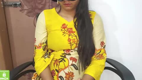 Snapshot of desicoupleshow chatting on 28, 2, 2025 Eva and Adam online show from 28, 2, 2025