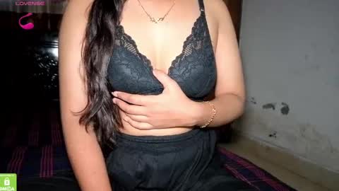 Snapshot of desicoupleshow chatting on 6, 10, 2025 Eva and Adam online show from 6, 10, 2025