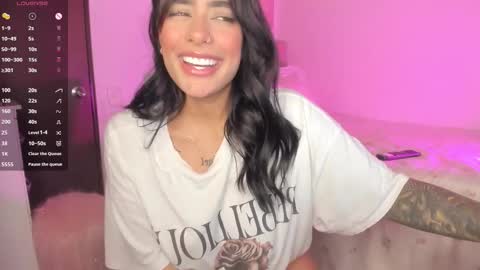 Snapshot of desired_breasts chatting on 5, 11, 2025 Sophie online show from 5, 11, 2025