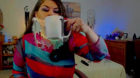 HellenMoon online show from 4, 6, 2026