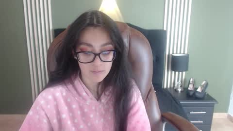 Snapshot of desiring__angel chatting on 12, 12, 2024 Desiring Angel online show from 12, 12, 2024