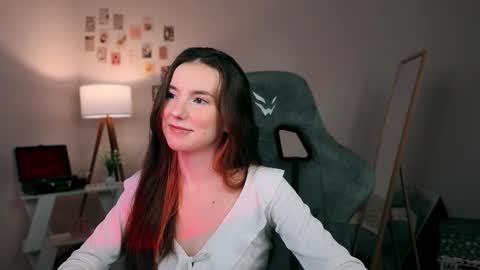 Snapshot of desofia chatting on 5, 12, 2025 Maya online show from 5, 12, 2025