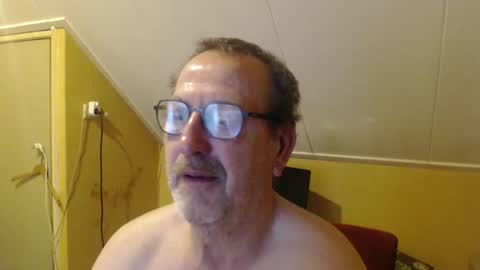 Snapshot of destelp chatting on 11, 9, 2025 destelp online show from 11, 9, 2025