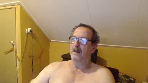 Snapshot of destelp chatting on 28, 9, 2025 destelp online show from 28, 9, 2025