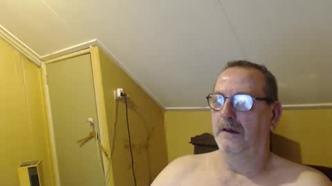 Snapshot of destelp chatting on 19, 12, 2025 destelp online show from 19, 12, 2025