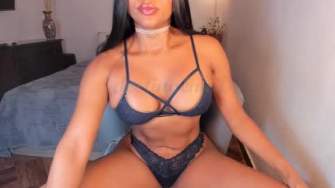 Snapshot of destinnemil chatting on 11, 1, 2025 Destinne Mill online show from 11, 1, 2025