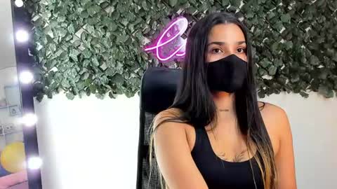 Snapshot of destinyhills_ chatting on 18, 6, 2026 Destiny online show from 18, 6, 2026