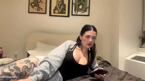 Snapshot of devingodsin chatting on 13, 12, 2025 Devin online show from 13, 12, 2025