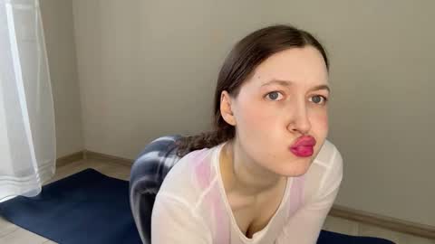 Snapshot of devonaangela chatting on 16, 9, 2025 Angel online show from 16, 9, 2025