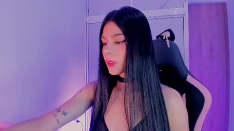 Snapshot of devours_fire chatting on 25, 6, 2026 Sara 3 online show from 25, 6, 2026