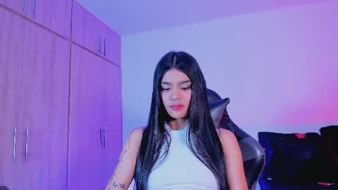 Snapshot of devours_fire chatting on 23, 7, 2026 Sara 3 online show from 23, 7, 2026