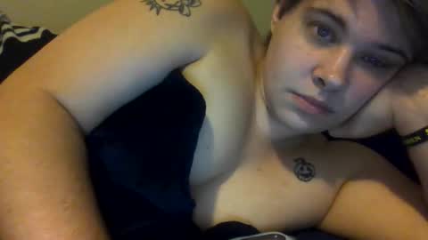 Snapshot of devykitten2018 chatting on 24, 10, 2025 devykitten online show from 24, 10, 2025