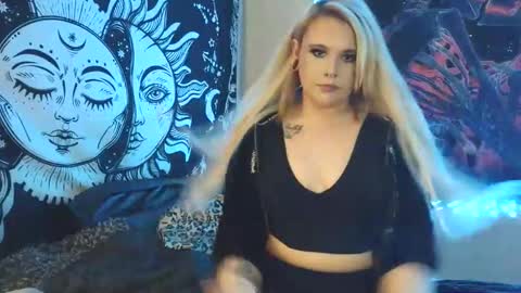 Snapshot of devyn_winter chatting on 11, 11, 2025 devyn winter online show from 11, 11, 2025