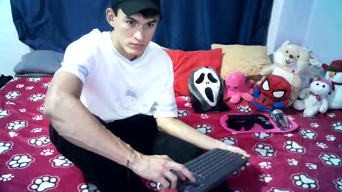 Snapshot of dey_royce chatting on 8, 4, 2026 Dey royce online show from 8, 4, 2026