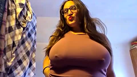 Snapshot of diamond_tease chatting on 1, 12, 2025 diamond_tease online show from 1, 12, 2025