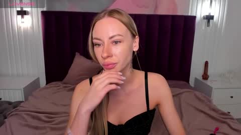 Snapshot of diana_garrett chatting on 6, 10, 2025 Diana  online show from 6, 10, 2025