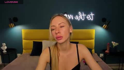 Snapshot of diana_garrett chatting on 11, 10, 2025 Diana  online show from 11, 10, 2025