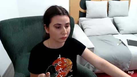 Snapshot of dianasmiey7 chatting on 8, 11, 2025 dianasmiey7 online show from 8, 11, 2025