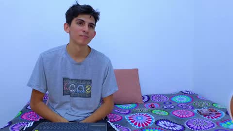 Snapshot of dianayleo chatting on 4, 2, 2025 Ana Leo online show from 4, 2, 2025