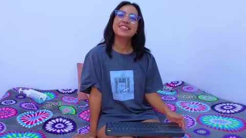 Snapshot of dianayleo chatting on 21, 2, 2025 Ana Leo online show from 21, 2, 2025