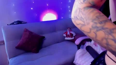 diannegolden26 online show from 30, 6, 2026
