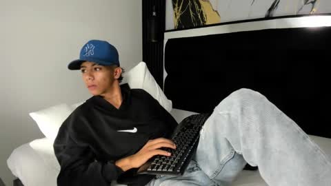 dikey_18 online show from 12, 12, 2024