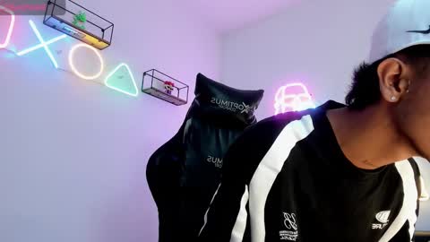 dikey_18 online show from 30, 1, 2025