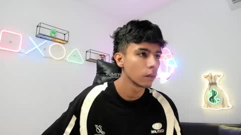 dikey_18 online show from 10, 3, 2025