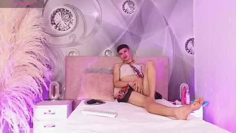 dilan_femboy_ online show from 15, 7, 2026