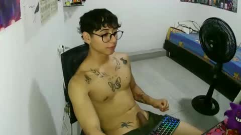 Snapshot of dillom420 chatting on 7, 10, 2025 dillom420 online show from 7, 10, 2025