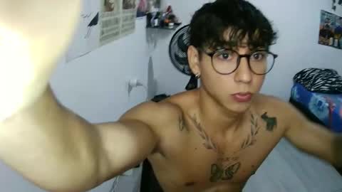 Snapshot of dillom420 chatting on 3, 12, 2025 dillom420 online show from 3, 12, 2025