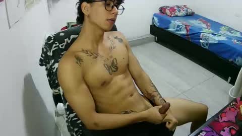 Snapshot of dillom420 chatting on 15, 12, 2025 dillom420 online show from 15, 12, 2025