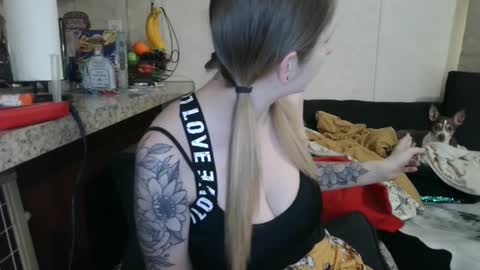 Snapshot of dimepiecexxx chatting on 4, 2, 2025 Sofie online show from 4, 2, 2025