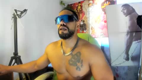 Snapshot of dimitry_muscle chatting on 12, 12, 2024 dimitry kyle mucle online show from 12, 12, 2024