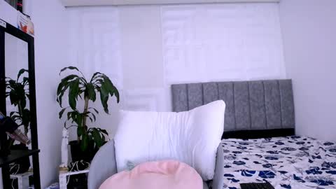 Snapshot of dina_mcry chatting on 8, 1, 2025 DINA online show from 8, 1, 2025