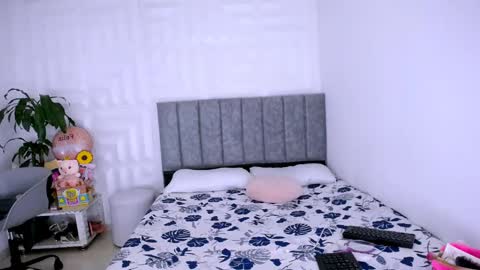 Snapshot of dina_mcry chatting on 10, 1, 2025 DINA online show from 10, 1, 2025