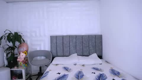 Snapshot of dina_mcry chatting on 23, 1, 2025 DINA online show from 23, 1, 2025