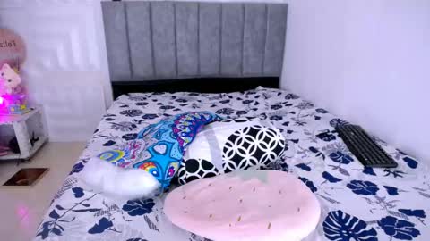 Snapshot of dina_mcry chatting on 14, 2, 2025 DINA online show from 14, 2, 2025