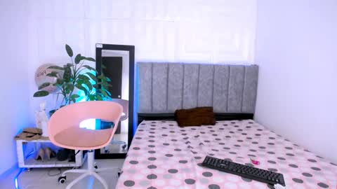 Snapshot of dina_mcry chatting on 13, 9, 2025 DINA online show from 13, 9, 2025