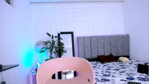 Snapshot of dina_mcry chatting on 19, 9, 2025 DINA online show from 19, 9, 2025