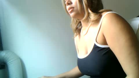 Snapshot of diosadeluniverso_ chatting on 15, 10, 2025 diosadeluniverso_ online show from 15, 10, 2025